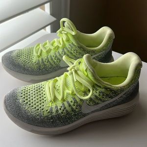 Nike size 4.5Y tennis shoes